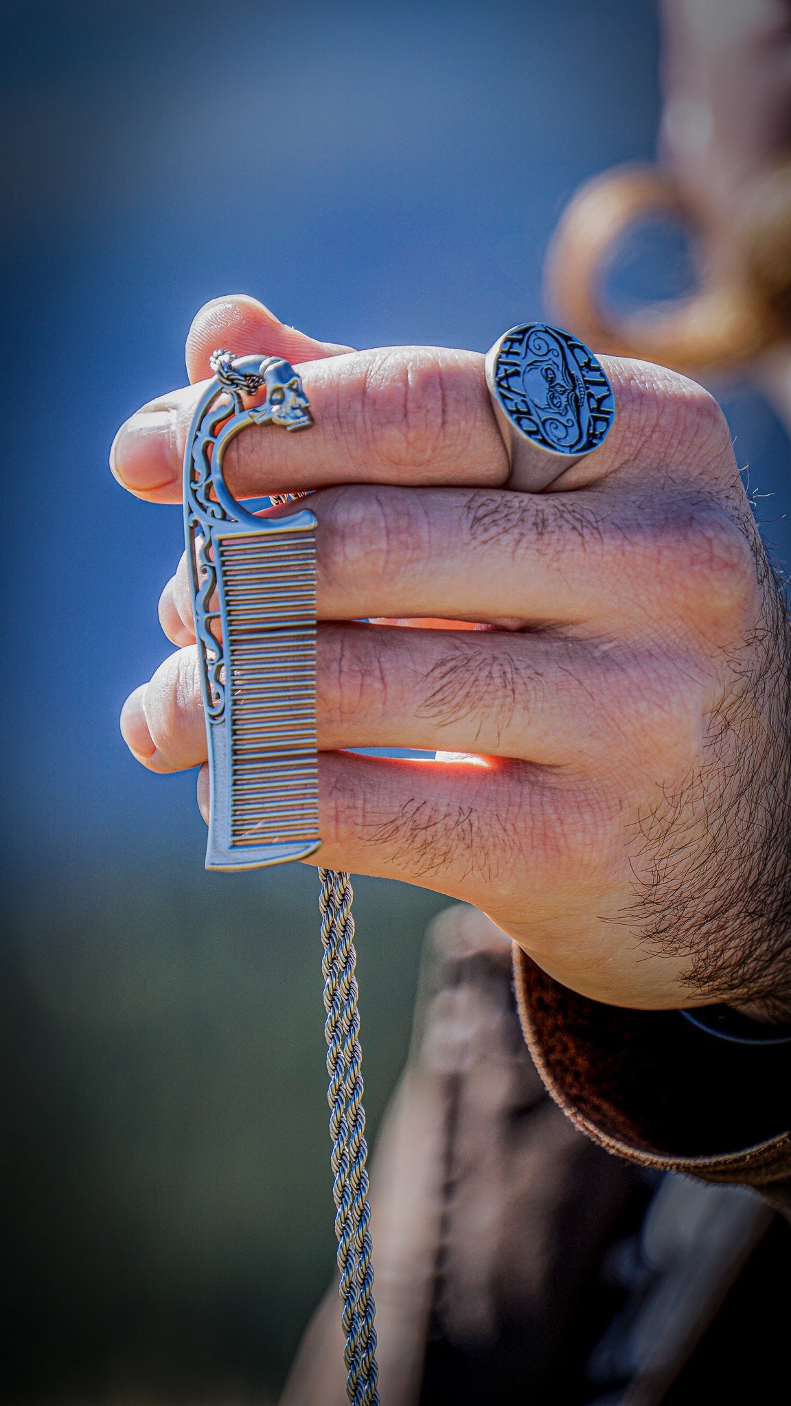 Metal Mustache Comb Necklace – Dual-Sided Comb for Men, Fine & Wide Teeth for Precise Styling – Durable, Compact, Travel-Friendly Grooming Tool for Facial Hair Care